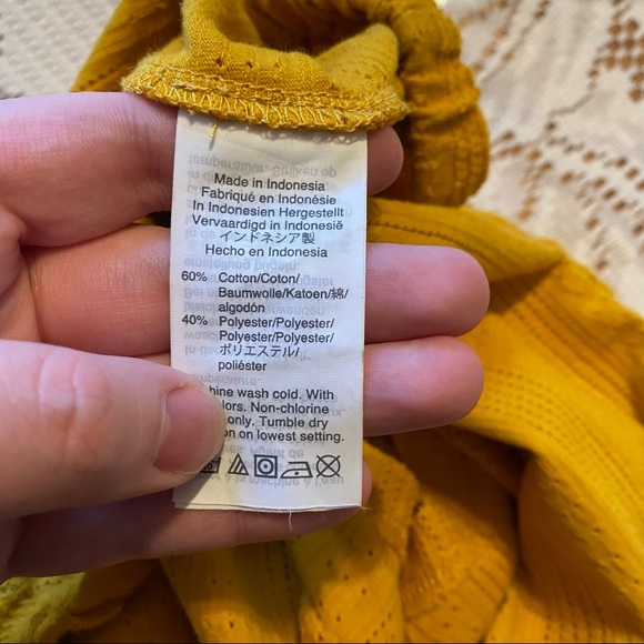 Madewell • Mustard Yellow Pointelle Knit Short-Sleeve Crop Top - Picture 8 of 10